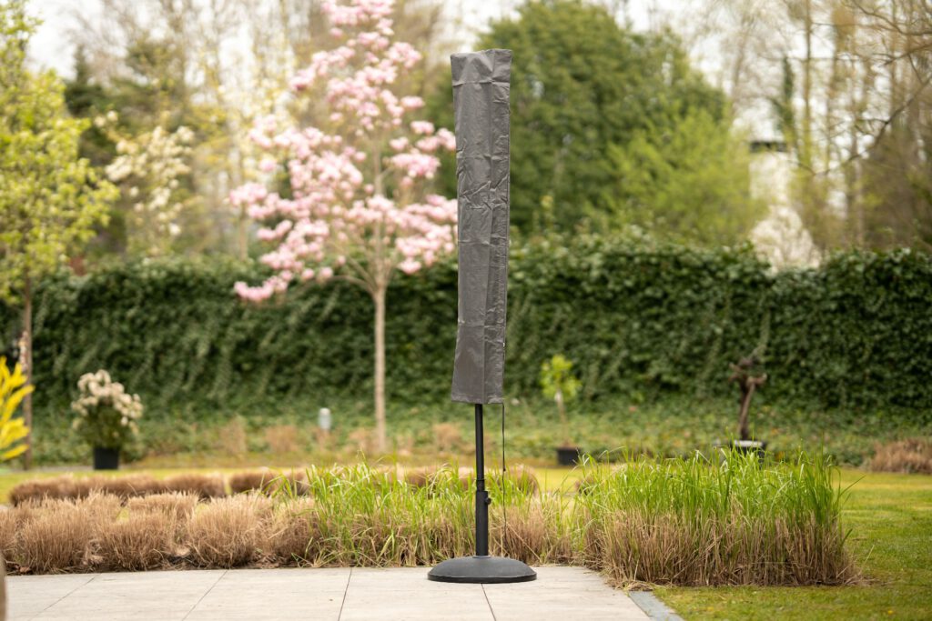 Premium beschermhoes parasol tot Ø 4 meter — afbeelding 1