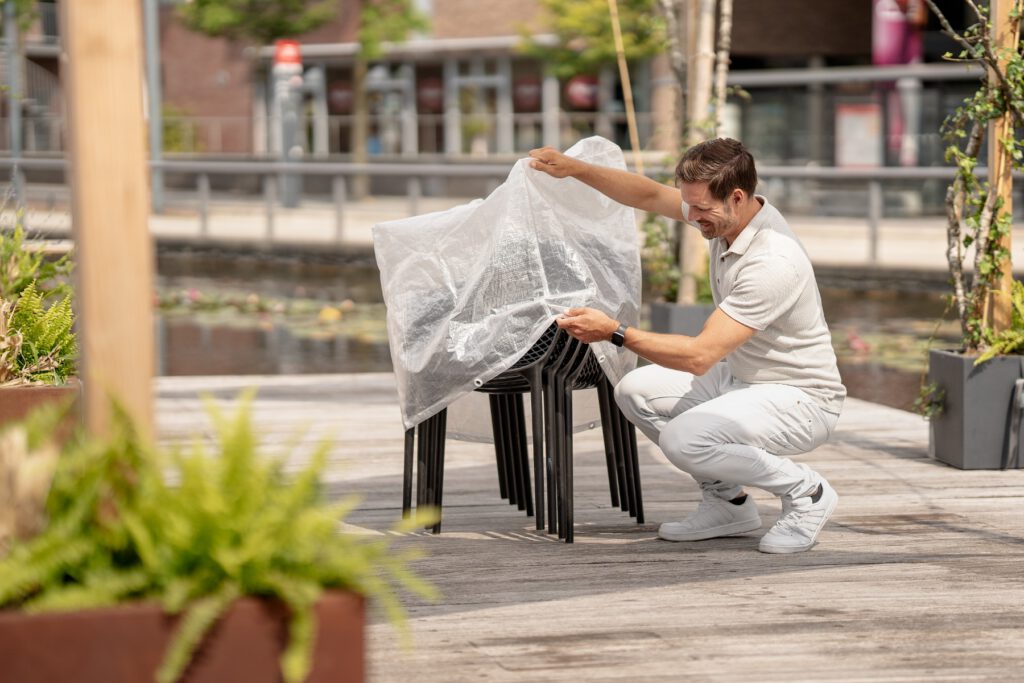 Beschermhoes gestapelde tuinstoelen 66x66x150/80cm — afbeelding 2